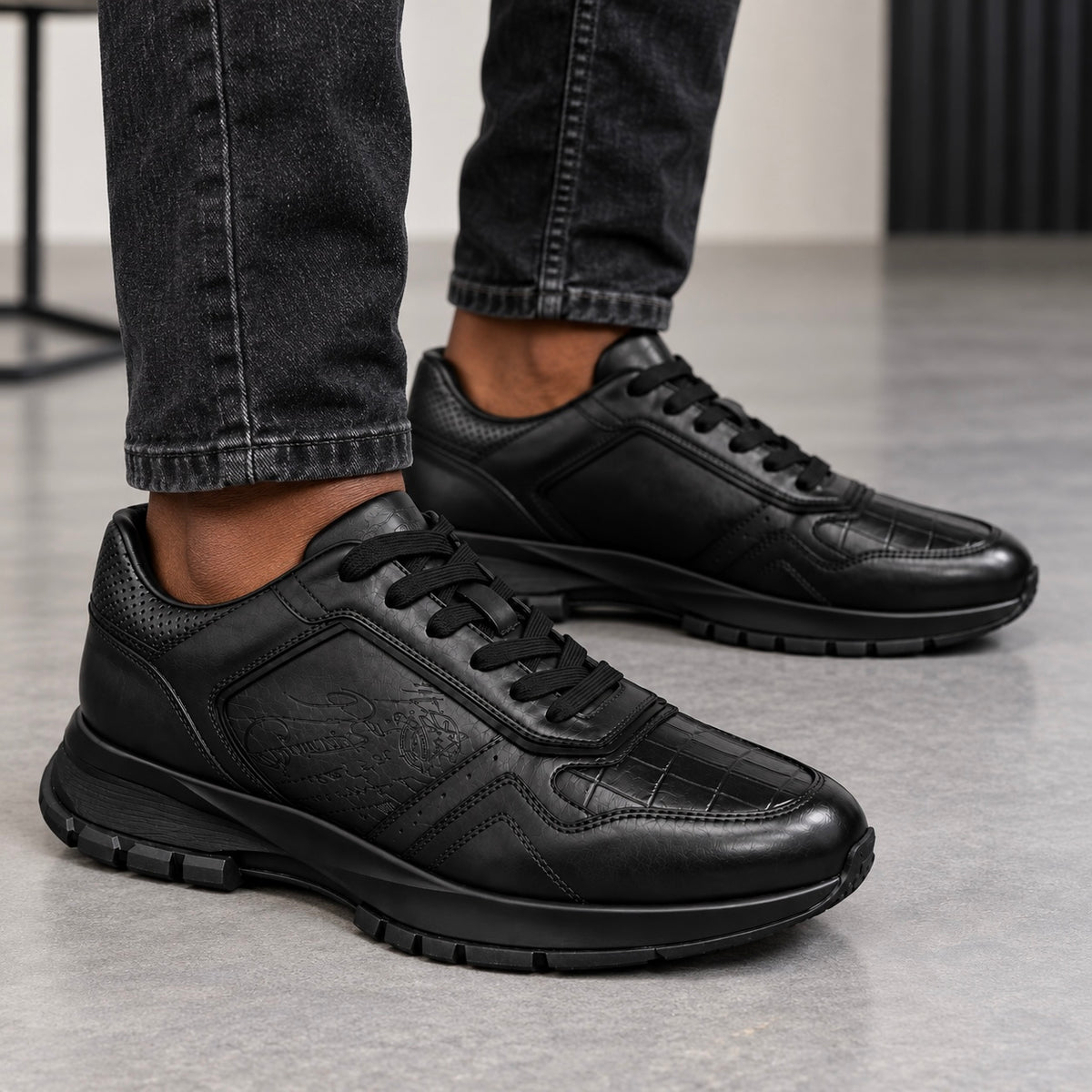 Sneaker Noir croco cuir semelle noire
