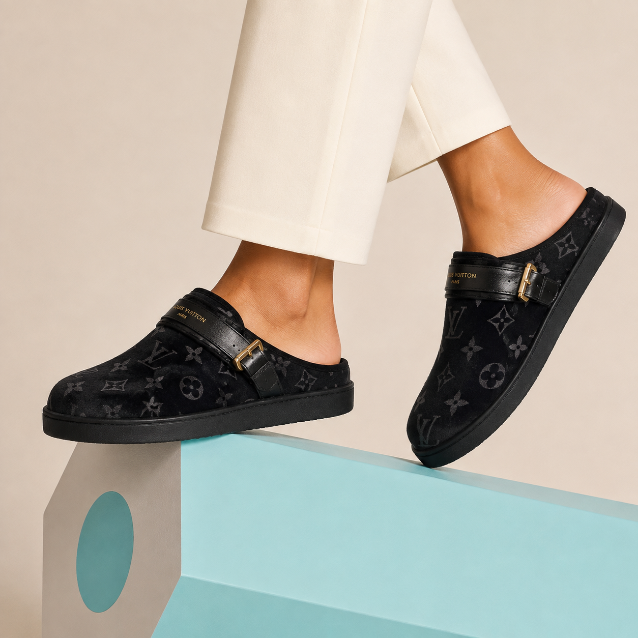 Babouche LV noir (daim)