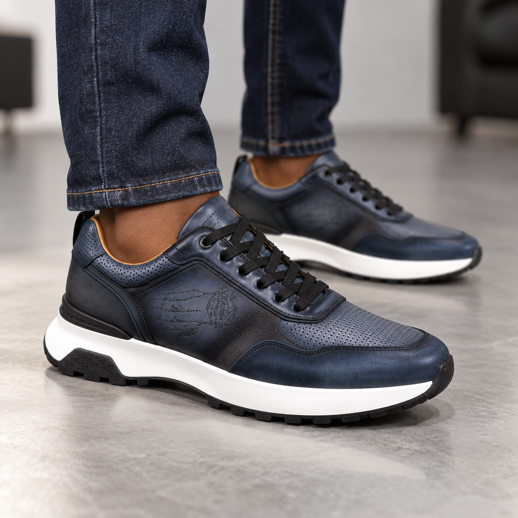 Sneaker Bleu daim semelle blanche